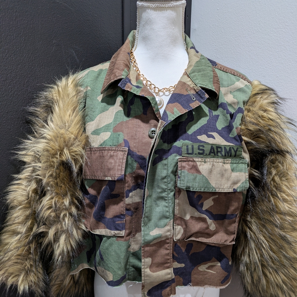 Camouflage Faux Fur Trim Army Patch Jacket - Picture 2 of 4